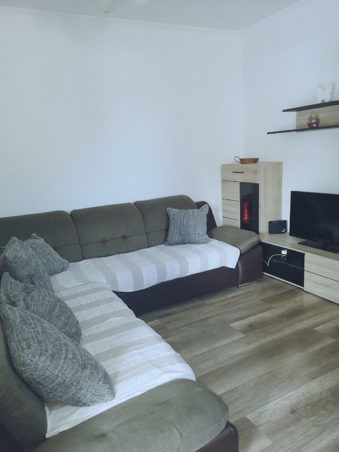 App Emona Apartment Bašanija Exterior foto